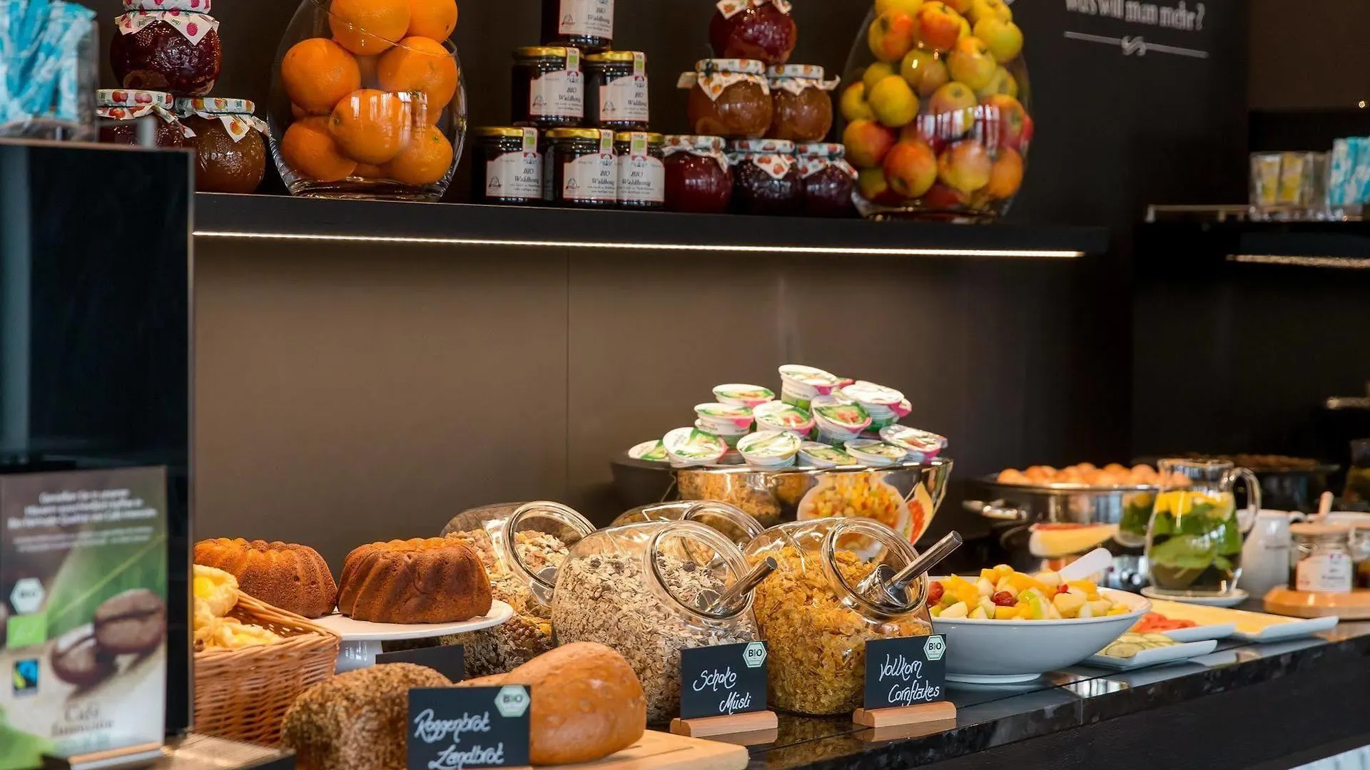 *** Hotel Motel One Hamburg Airport Tyskland