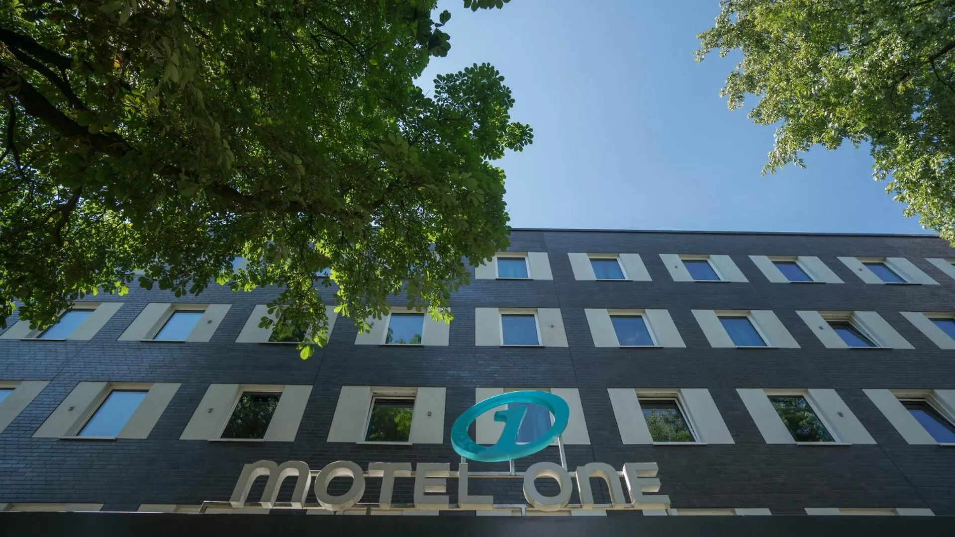 Otel Motel One Hamburg Airport