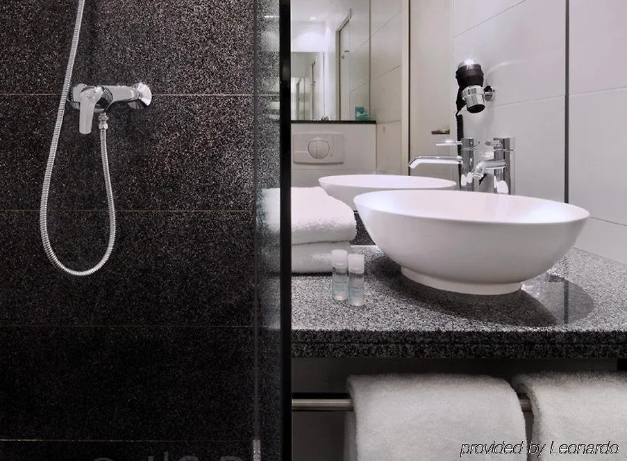 Motel One Hamburg Airport Almanya