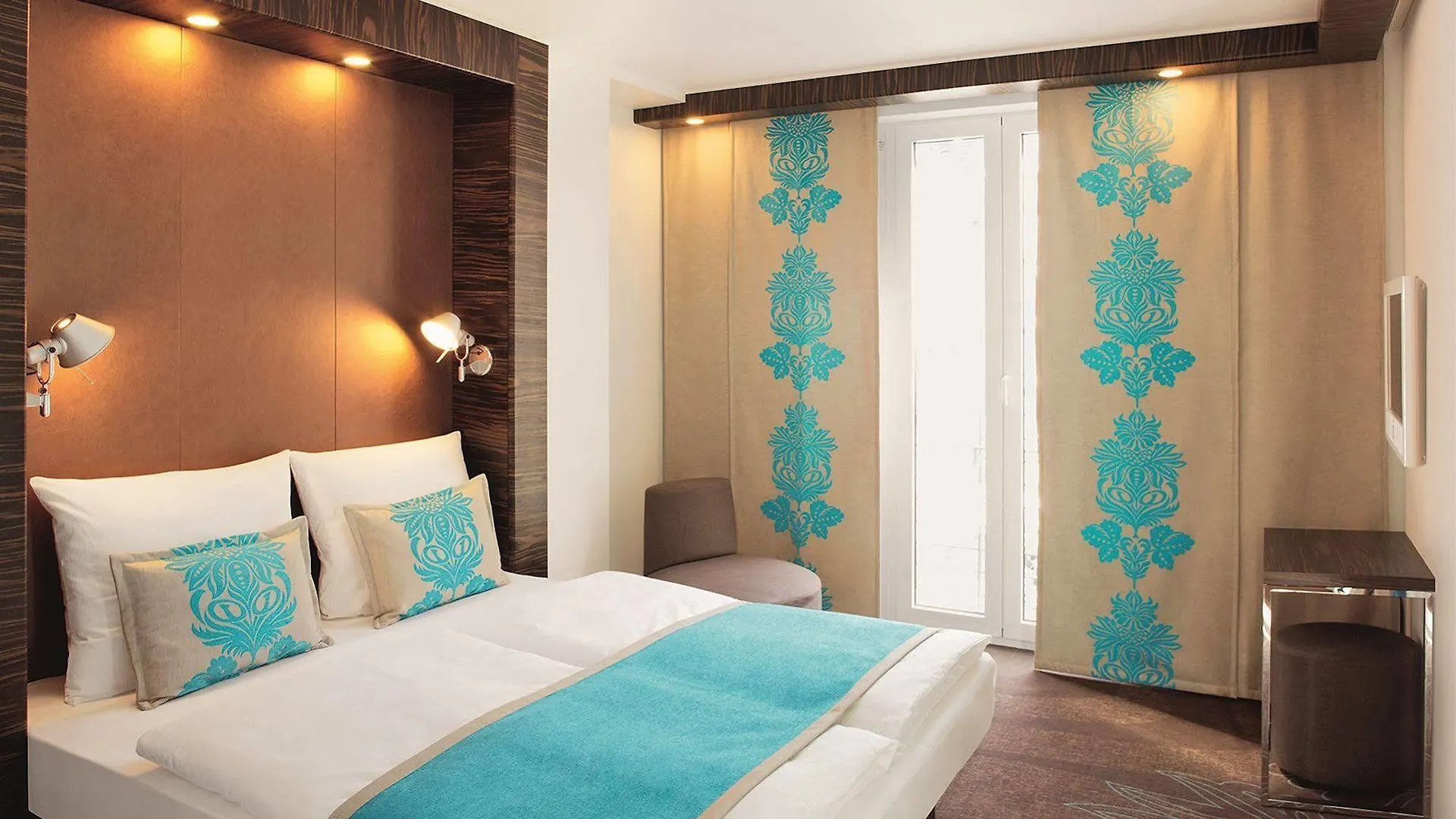 Motel One Hamburg Airport Otel